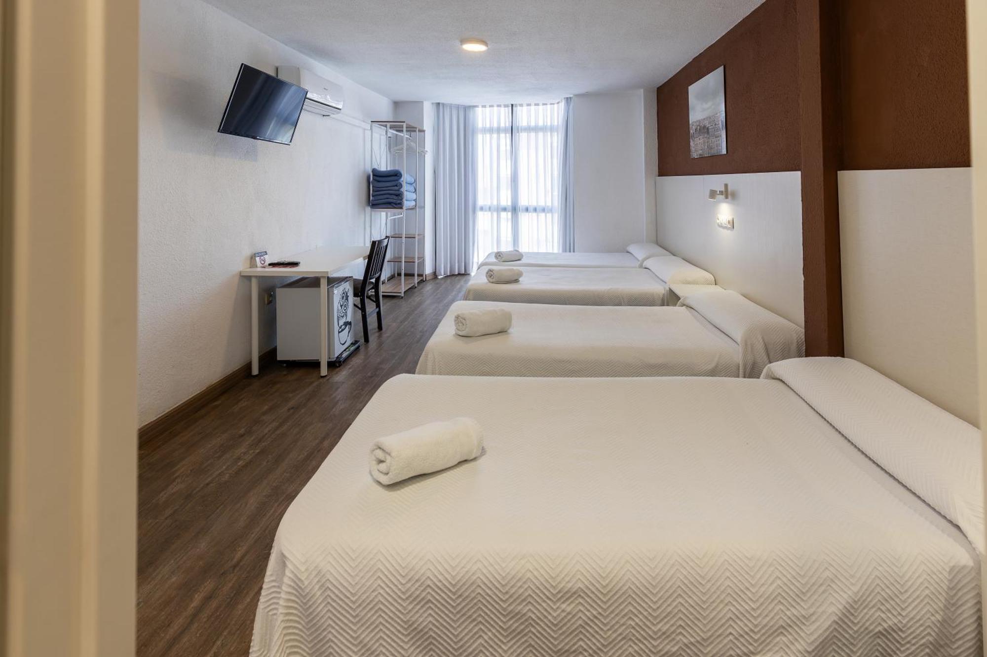 Hostal Gran Via Pinto Exteriör bild