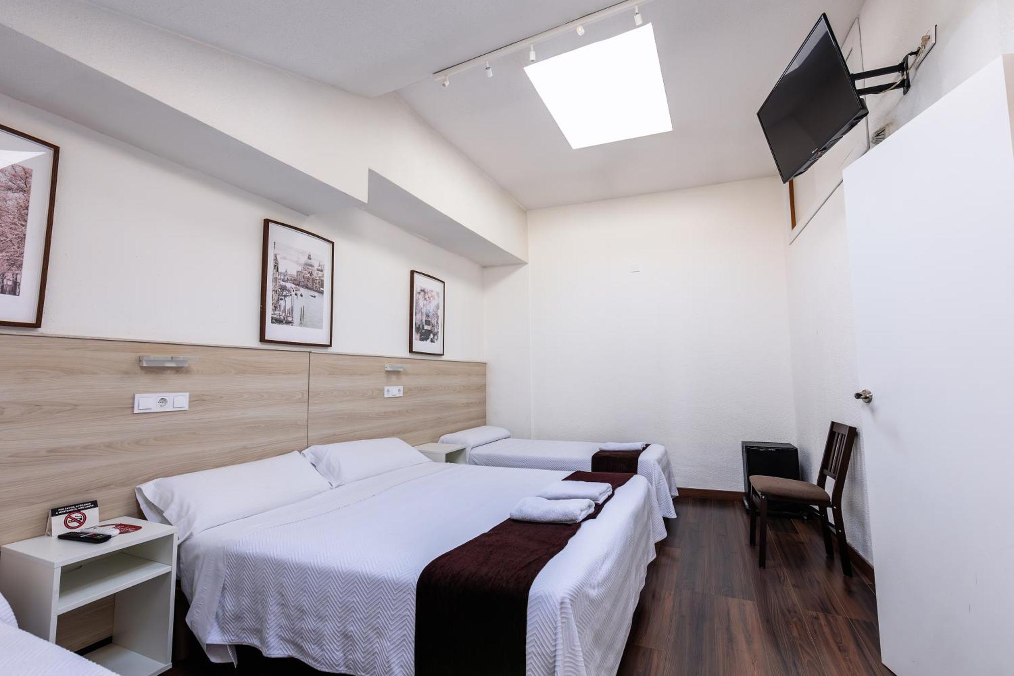 Hostal Gran Via Pinto Exteriör bild