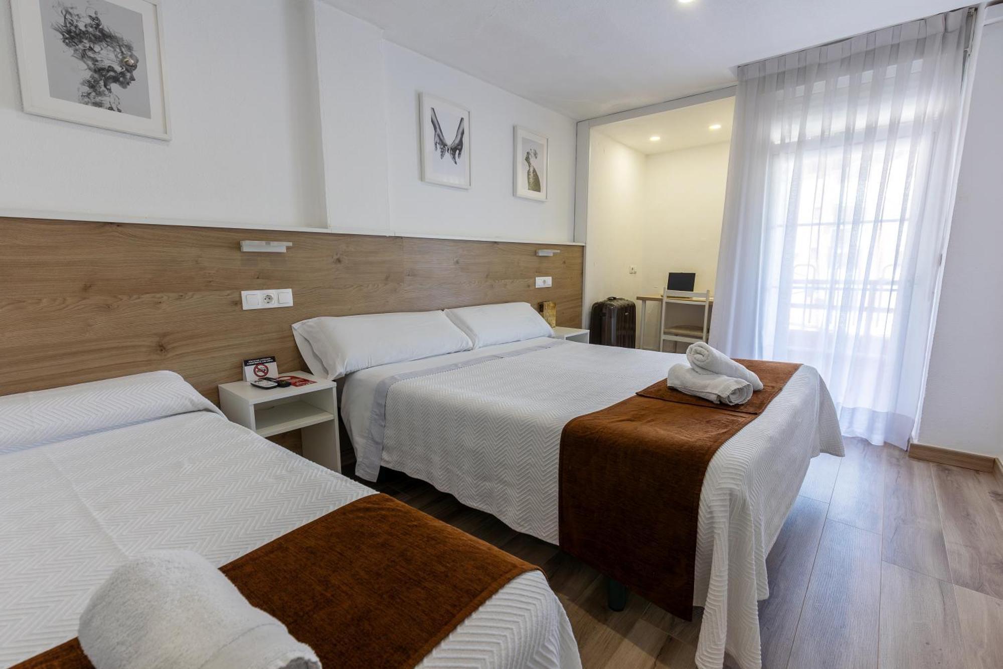Hostal Gran Via Pinto Exteriör bild