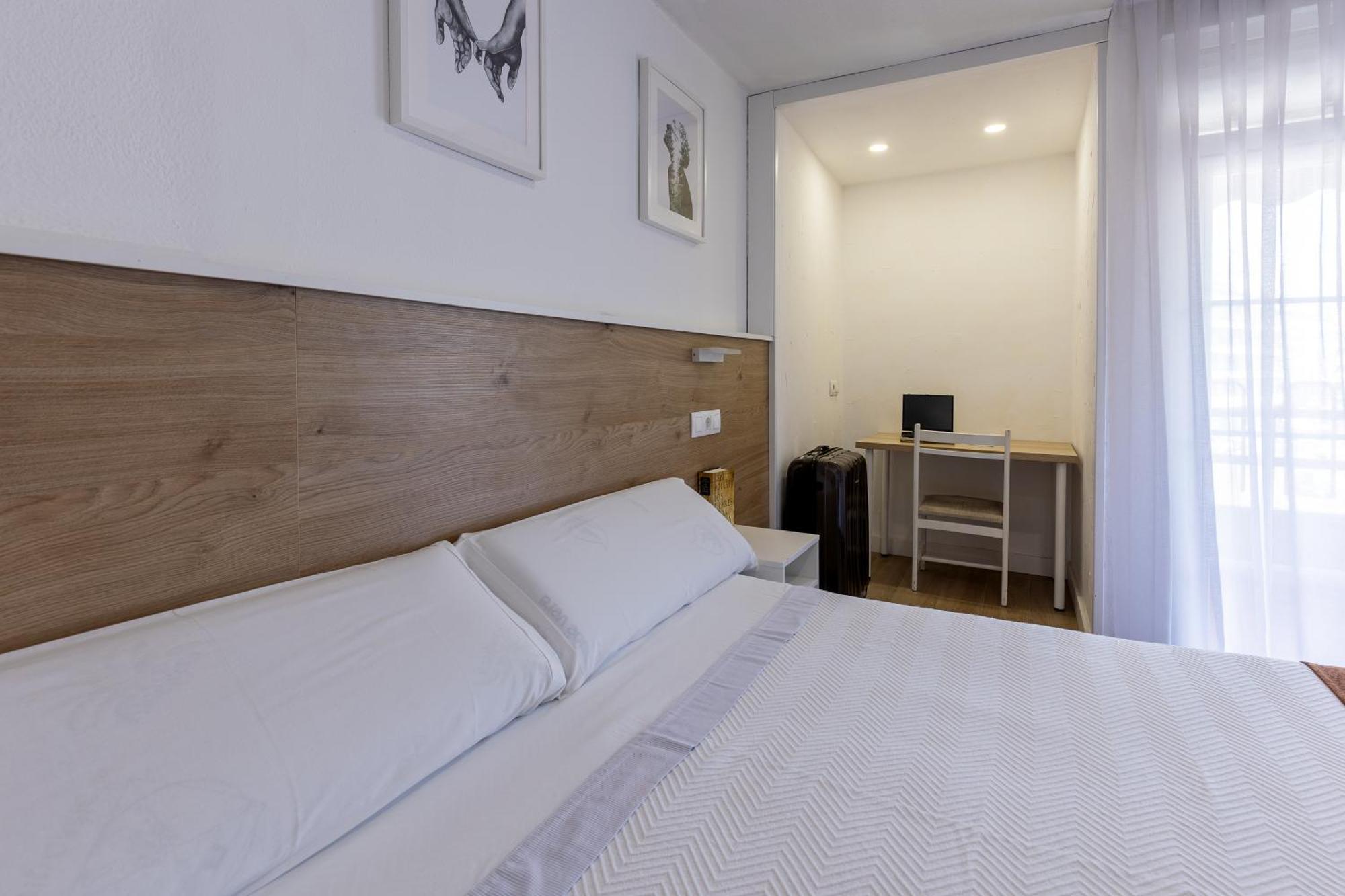 Hostal Gran Via Pinto Exteriör bild